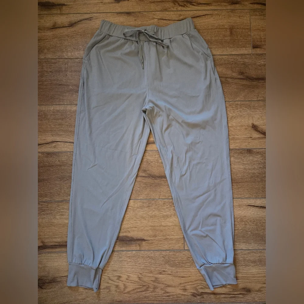 UE Women's Soft Gray Jogger Pants - Picture 3 of 5